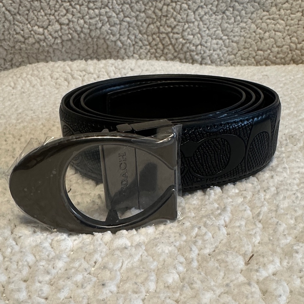 NWOT…Fashion Inspired Item (BELTS)
Reversible Belt #48